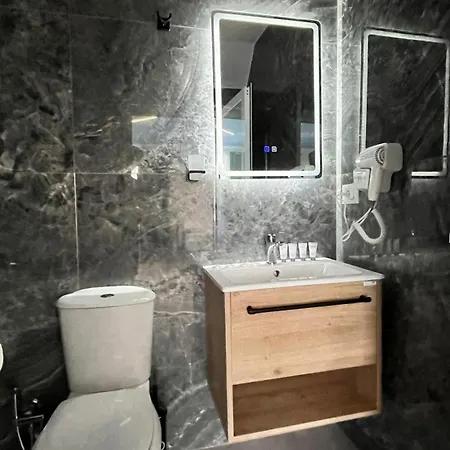 Davids Hotel Koman